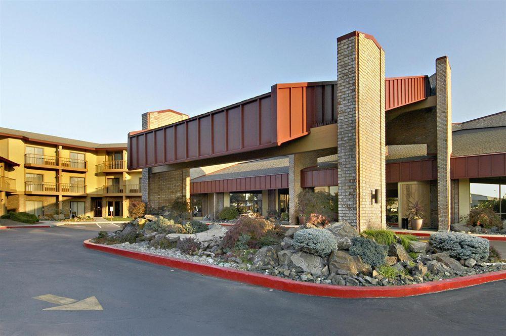 Red Lion Hotel Pasco Airport & Conference Center Exterior foto