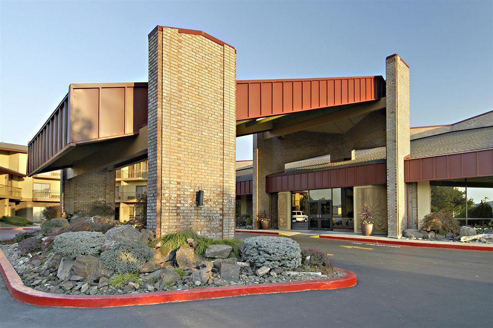 Red Lion Hotel Pasco Airport & Conference Center Exterior foto